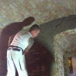 Sanierung Mehrfamilienwohnhaus in Halle

Verputzen der Kellerwände nach der Reinigung des Mauerwerks